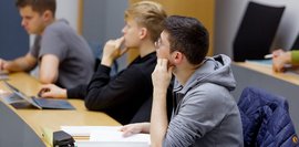 Lernatmosphäre HDBW - Studenten in Vorlesung