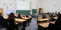 GirlsDay der HDBW - Prof. Dr. Matthias Pfeffer bei der Präsentation 