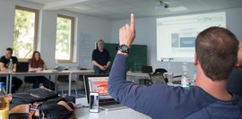 Lehratmosphäre HDBW Bamberg - Studierende im Seminarraum
