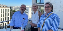 Open Campus HDBW München 2025 - Dachterrassen-Vibes Professor mit Dozentinnen