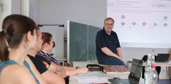 Lehratmosphäre HDBW Bamberg - Dozent in Vorlesung