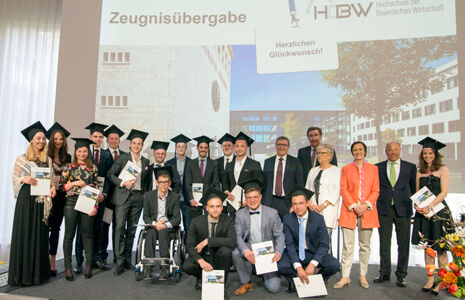 Alumni der HDBW - Gruppenfoto der ersten Absolvent*innen