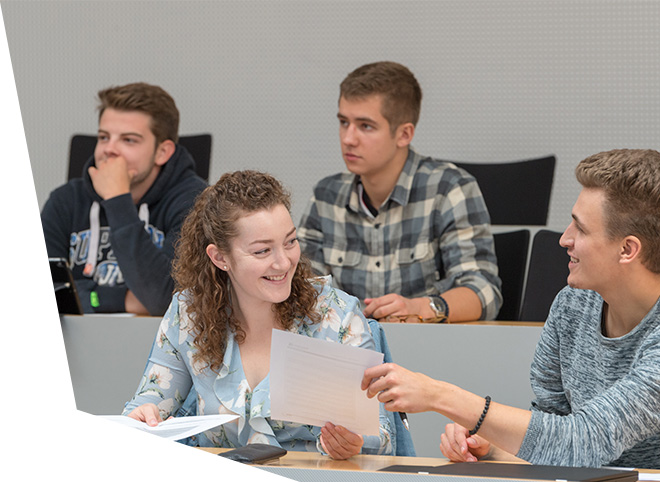 Studium an der HDBW - Zusammenarbeit Studierende im Hörsaal