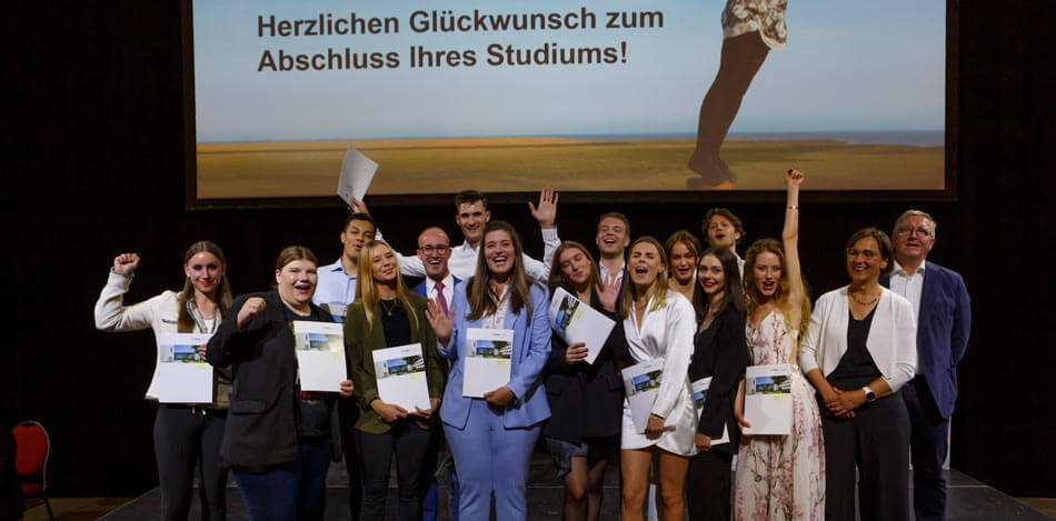 HDBW Absolventenfeier 2022 Wappenhalle HDBW Absolventenfeier 2022 Wappenhalle- Absolvent*innen BWL
