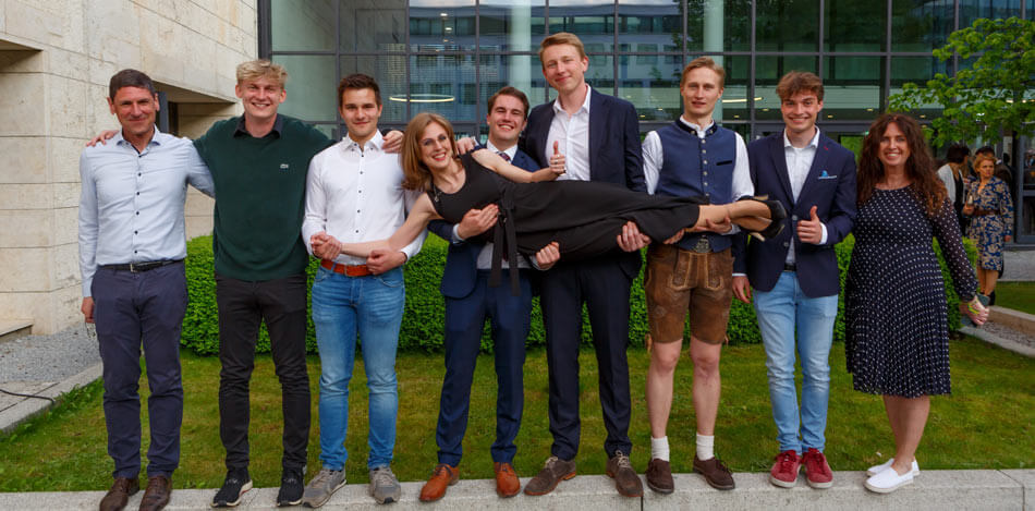 HDBW Absolventenfeier 2022  HDBW Absolventenfeier 2022 - Wirtschaftsinformatik im Innenhof