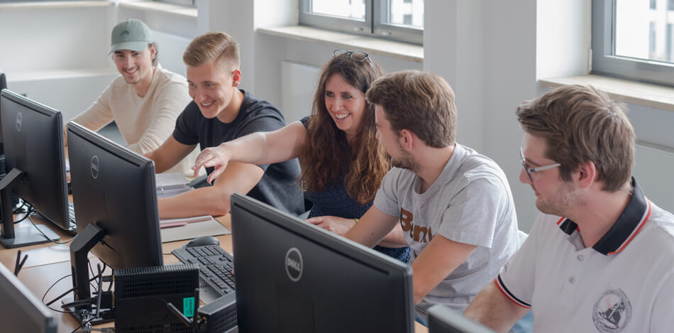 Lehratmosphäre HDBW Lehratmosphäre HDBW - Professorin mit Studenten