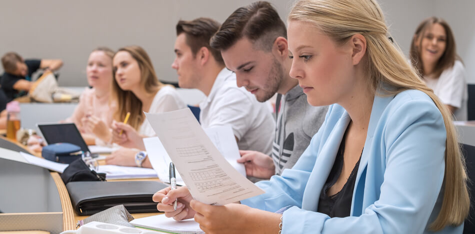 Lernatmosphäre HDBW Lernatmosphäre HDBW - Gruppenarbeit im Hörsaal