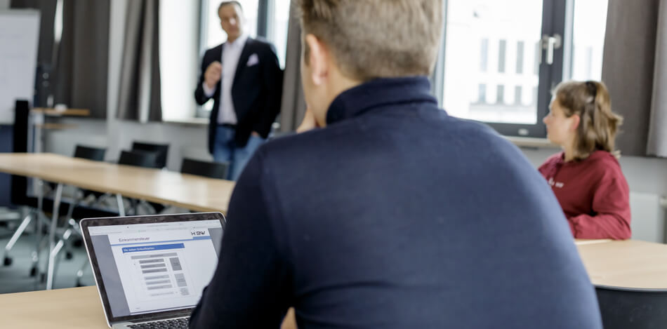 Studium an der HDBW Studium an der HDBW - Prof. Florian Egger im Seminarraum