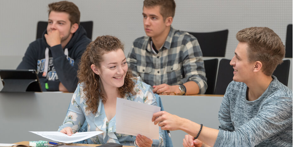 Studienatmosphäre HDBW Studienatmosphäre HDBW - Studierende in Vorlesung