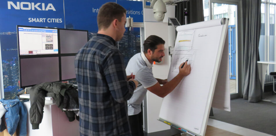 StudiumPlus Factory-in-a-box StudiumPlus Factory-in-a-box - Gruppenarbeit der Studierenden