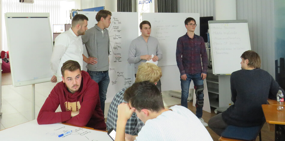 StudiumPlus Factory-in-a-box StudiumPlus Factory-in-a-box - Studiengruppe präsentiert bei Nokia