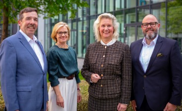 Staffelübergabe Hochschulleitung - Foto mit neuem Kanzler Oliver Dorn